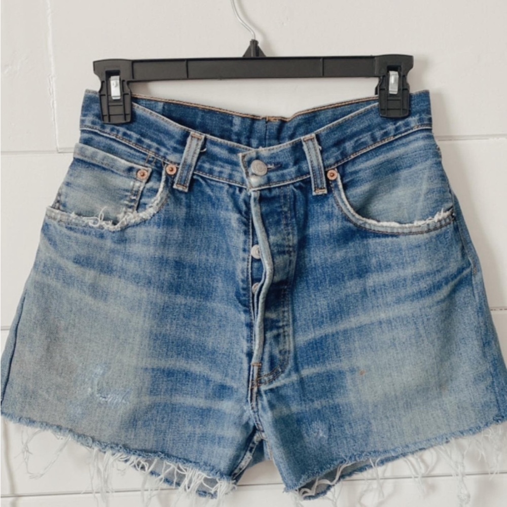 Vintage Levi’s cutoff Denim Shorts size 26